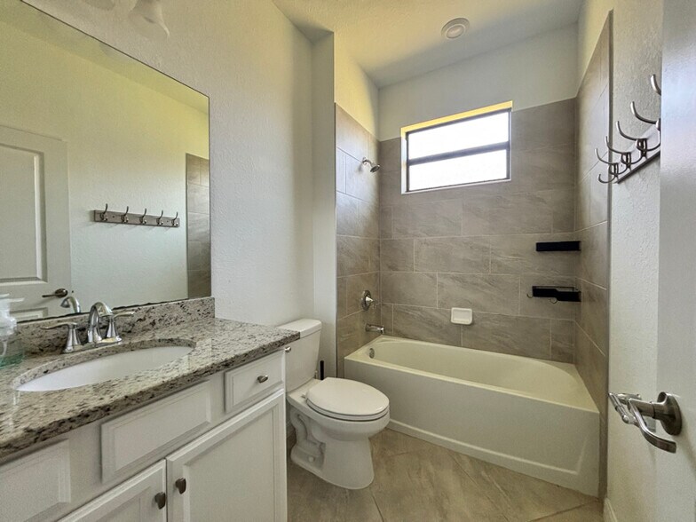 Building Photo - 14527 Palamos Cir