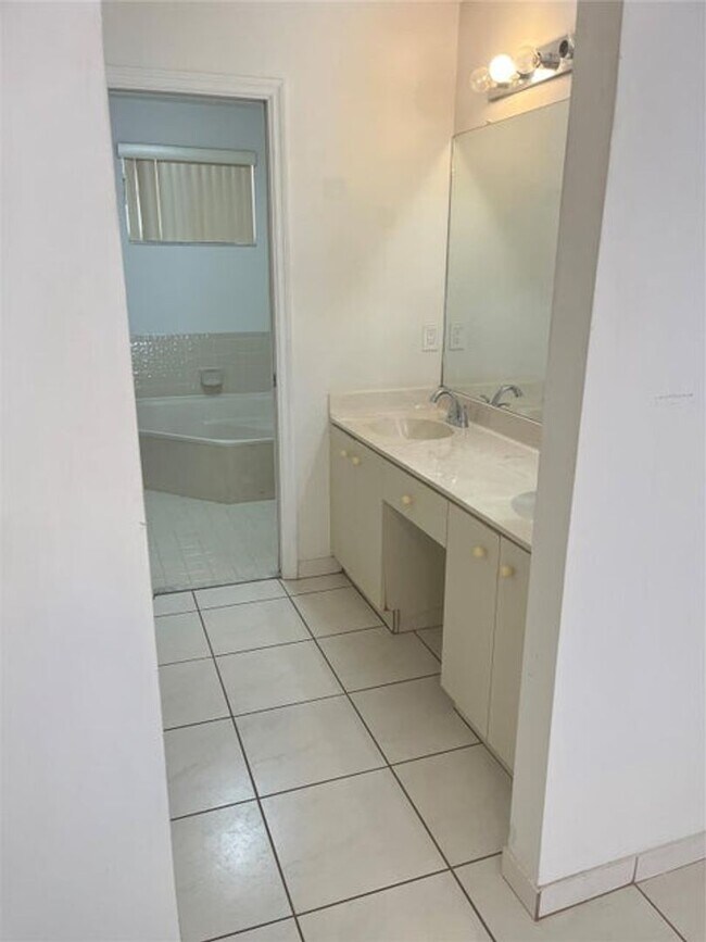Building Photo - 13412 NW 5th Pl
