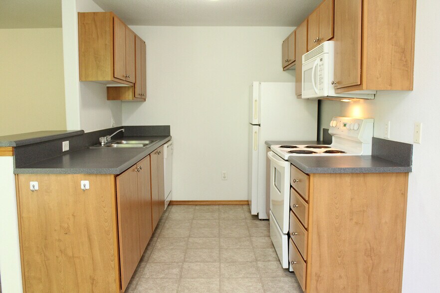 Building Photo - 683 NE 162nd Ave