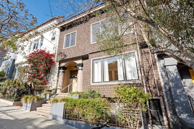 Building Photo - Eureka Valley/Castro 4 Bed + Bonus Room, 3 Bath, 2 Car Garage, City & Valley Views