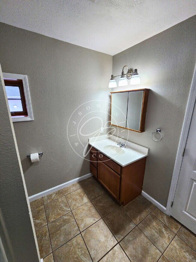 Building Photo - 1026 N Huron St