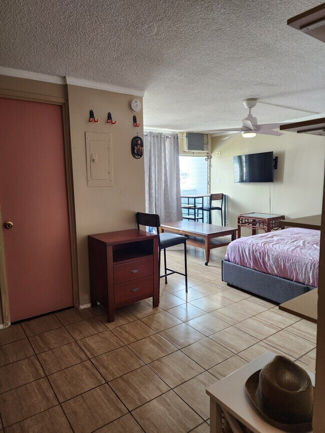 Building Photo - 824 Kinau St