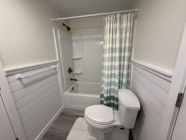 Building Photo - 637 Los Altos