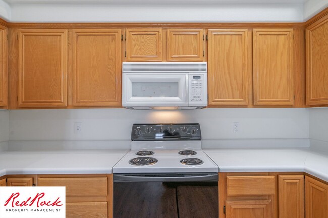 Building Photo - Remodeled 3 Bedroom Townhome with Great Vi...