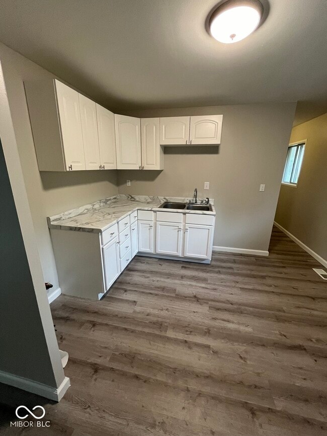 Building Photo - 3719 Celtic Dr