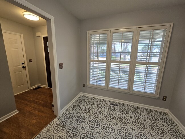 Building Photo - 10008 Ligon Mill Rd