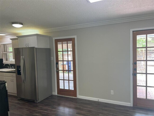 Building Photo - 512 Krebs Ln