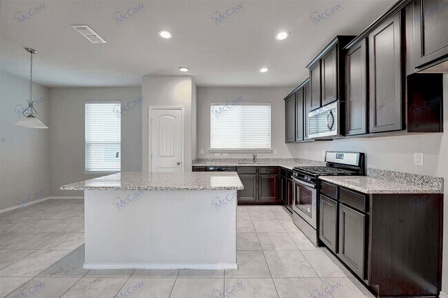 Building Photo - 1504 Emerald Tree Pl