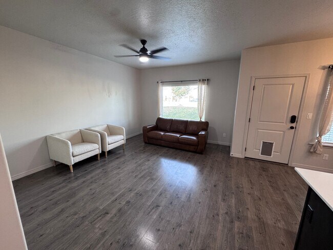 Building Photo - 673 N 2560 E