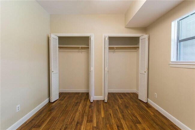 Building Photo - Great Two bedroom One Bath