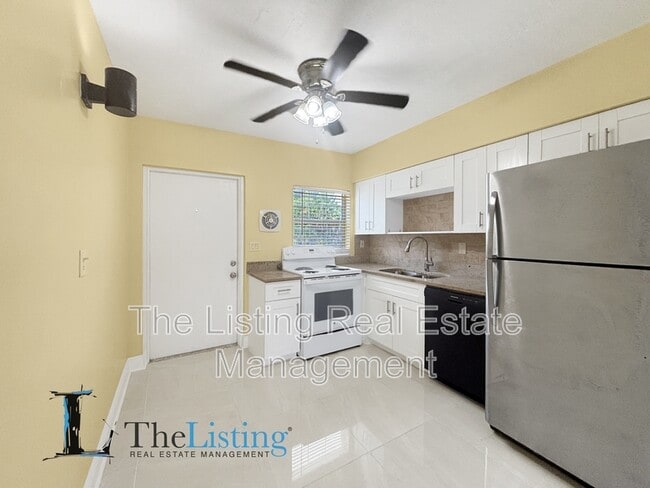 Building Photo - 5505 Hernandes Dr