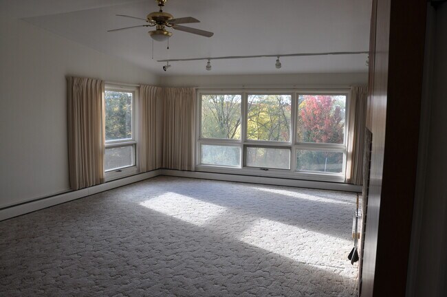 Great room looking south - 1111 Forest St