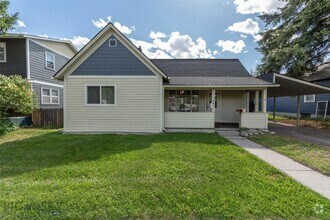 Building Photo - Amazing Downtown Location - 3 BR Home just...