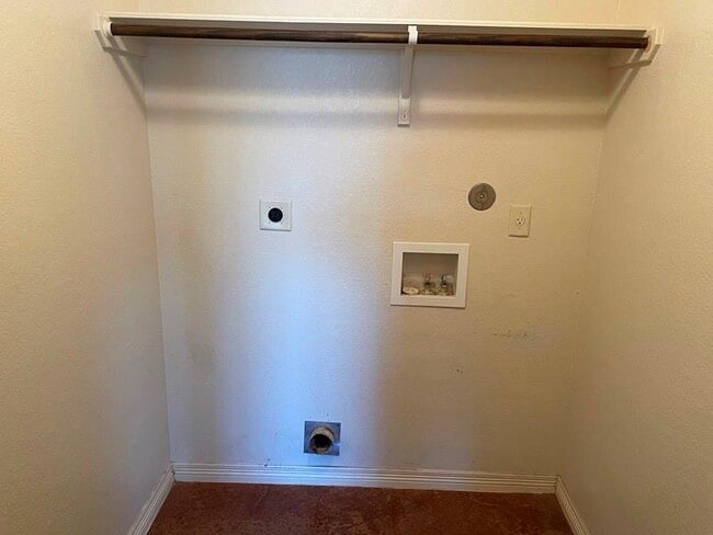 Building Photo - 504 Karey Dr