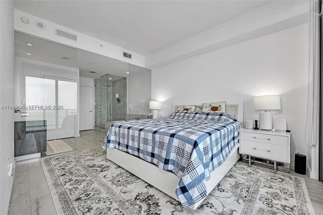 Building Photo - 480 NE 31st St