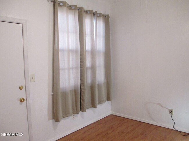Building Photo - 1311 E San Antonio Ave