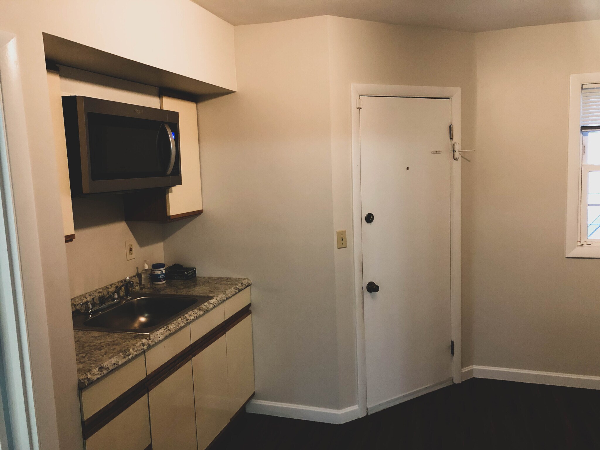 Kitchen 2j - 33 Tingley St