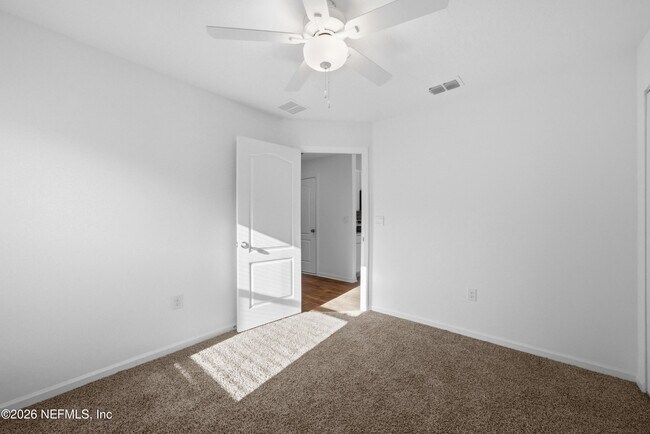 Building Photo - 67 Rose Dr