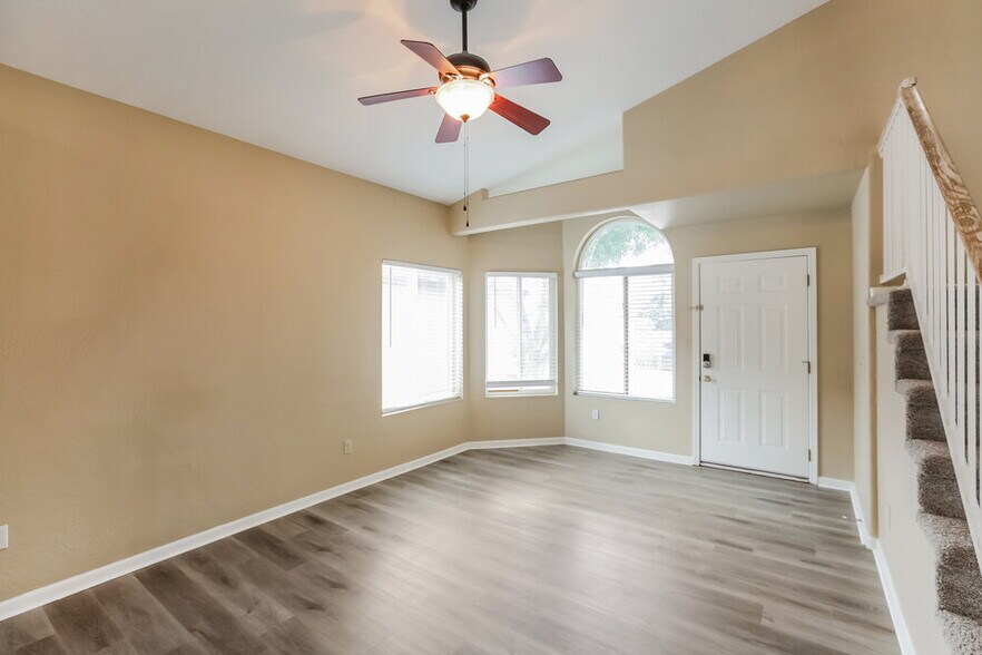 Building Photo - 5160 W Saragosa St