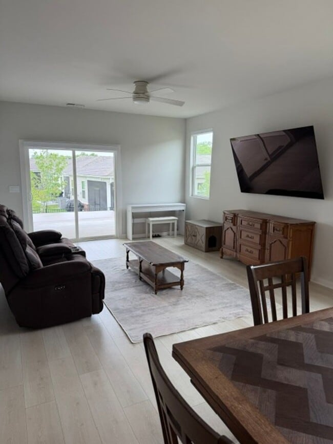 Building Photo - For Lease!! Available in June.  Experience comfortable, low-maintenance living in one of Gallatin...
