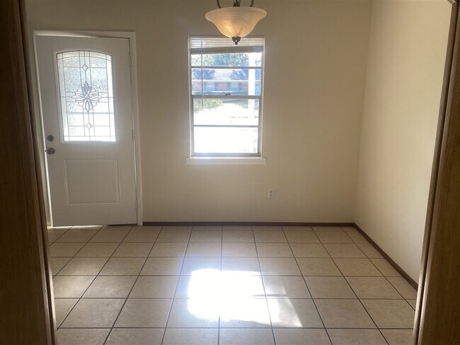 Building Photo - 2706 Boatner St