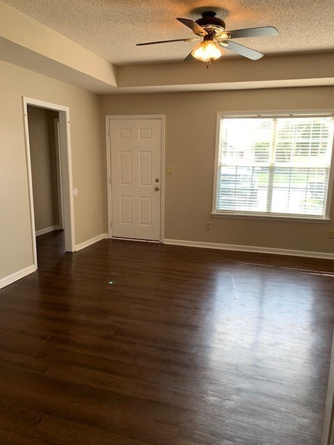 Building Photo - 3 Bedroom 2 Bath Home Close to Moody