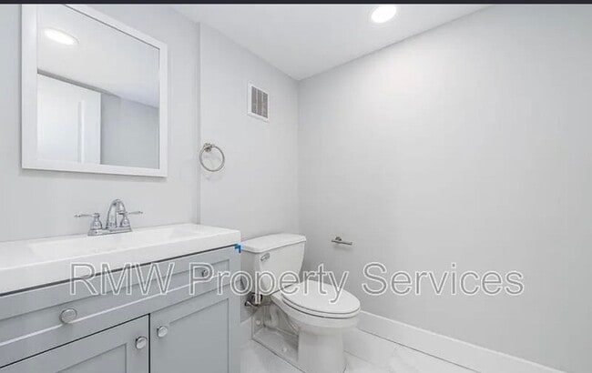 Building Photo - 2031 S 19th St