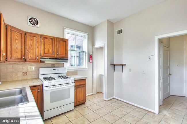 Building Photo - 1756 Park Rd NW