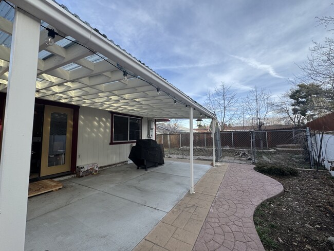 Building Photo - 1855 King Edward Dr