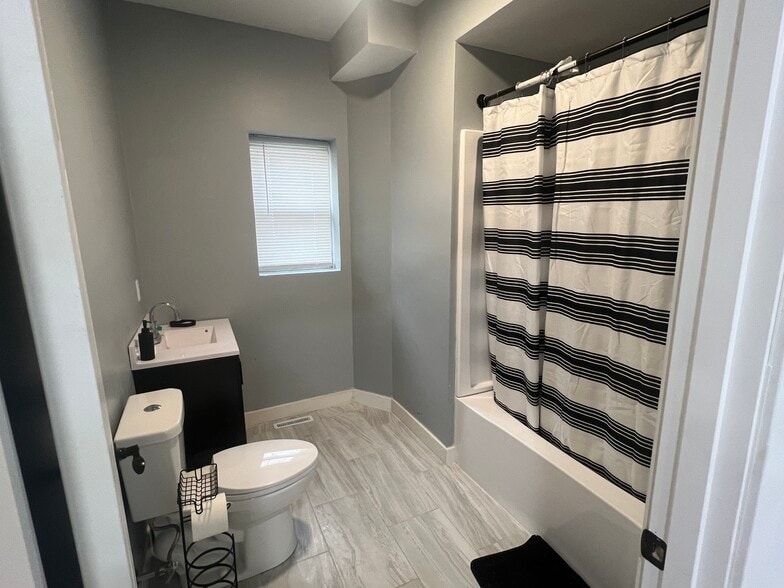 Building Photo - 3105 6th Ave