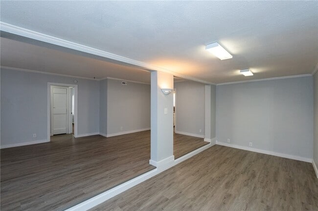 Building Photo - 706 Pennington Dr