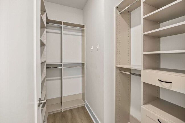 Building Photo - 3213 Zenith Ln