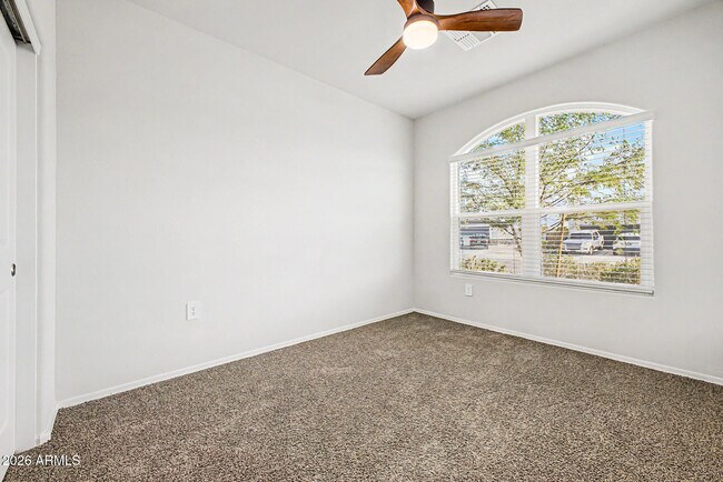 Building Photo - 1302 W Raymond Ave