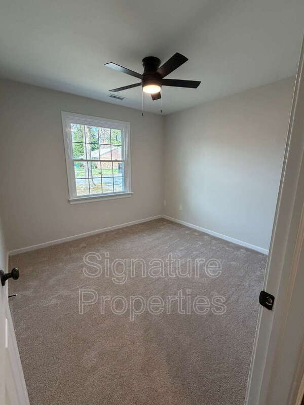 Building Photo - 339 E Jerald St