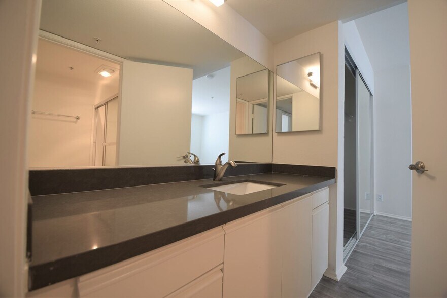 Building Photo - 5002 Tujunga Ave