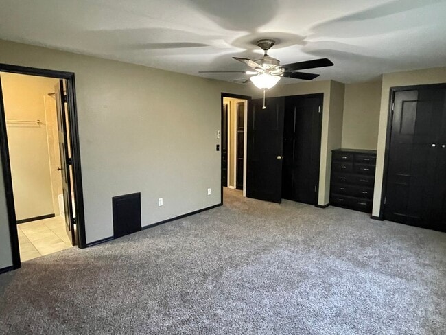 Building Photo - Cute 3 Bed 3 Bath Town Home NW OKC