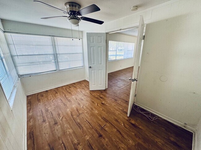 Building Photo - Spacious 3-Bedroom Home in Prime Pinellas Park Location – 1,354 Sq Ft