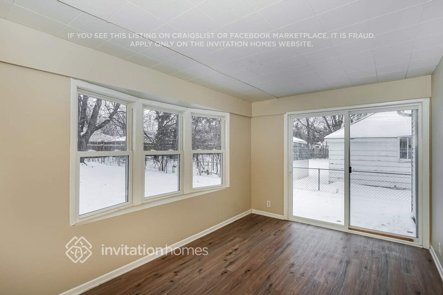 Building Photo - 1160 Kennard St N