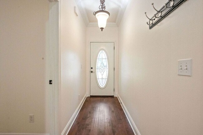 Building Photo - 4-BR Niceville Rental with Gourmet Kitchen & 2-Car Garage!