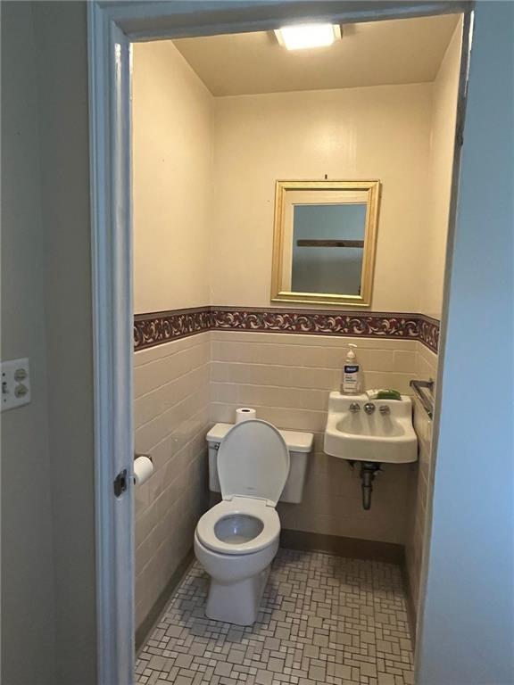 Building Photo - 362 Main St