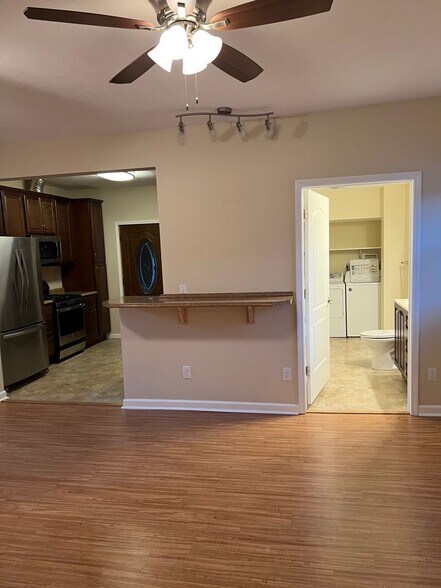 Building Photo - 189 E 2nd St