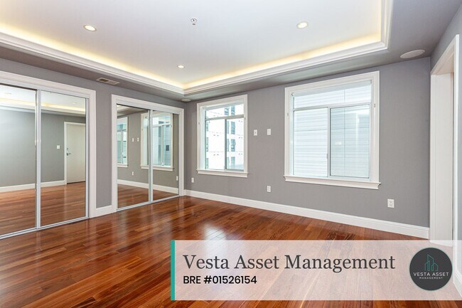Building Photo - SPACIOUS TOP FLOOR 3 BED/2.5 BATH CONDO WI...