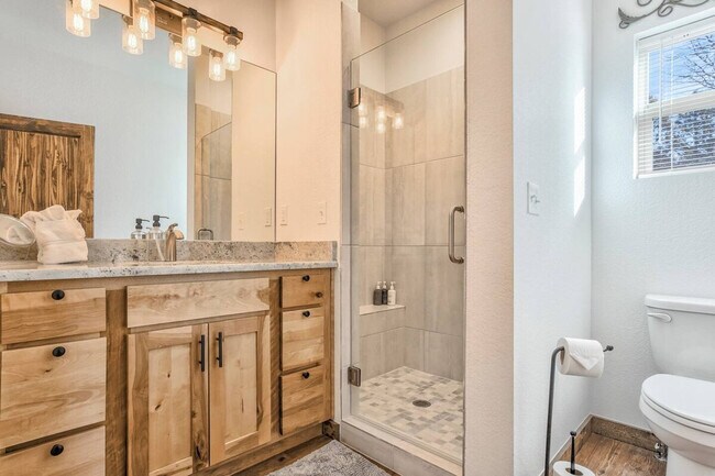 Building Photo - 123 Pinecrest Rd