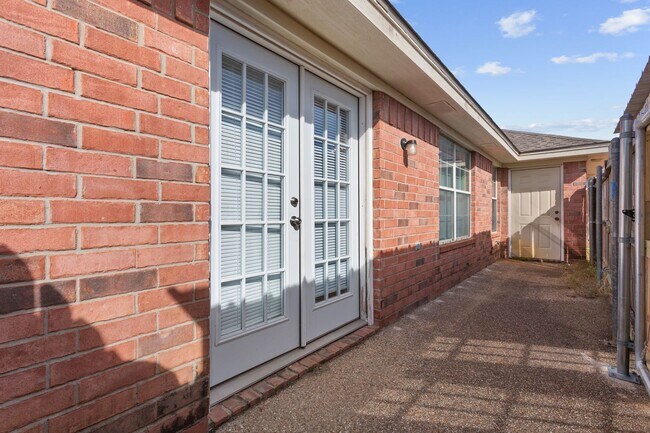 Building Photo - 10316 Hyacinth Ln