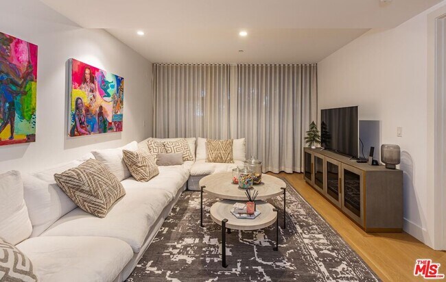 Building Photo - 10777 Wilshire Blvd