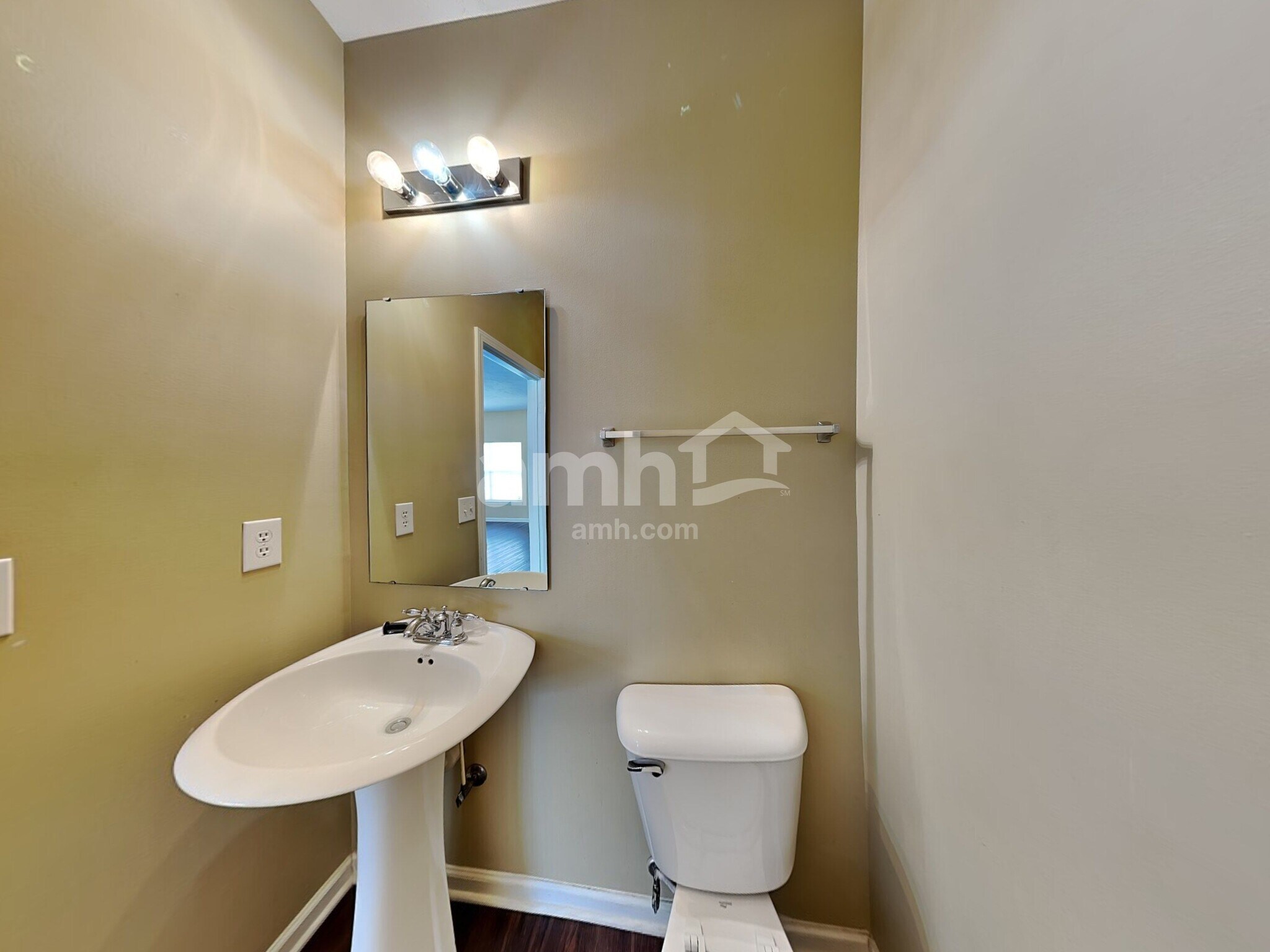 Building Photo - 5659 W Woodview Trl