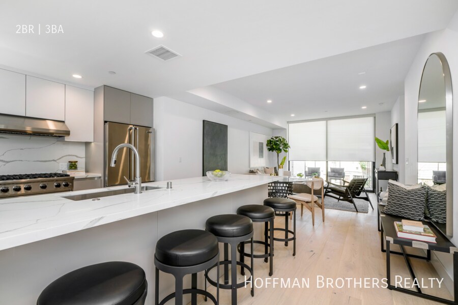 Building Photo - 1415 Reeves St