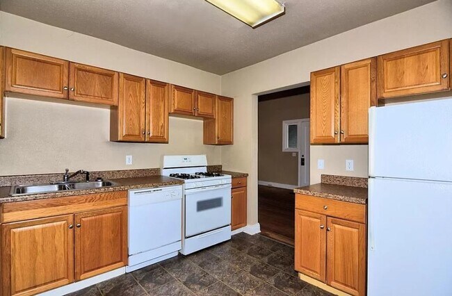 Building Photo - MAJOR PRICE DROP! Excellent home located in Kendall - Whittier!