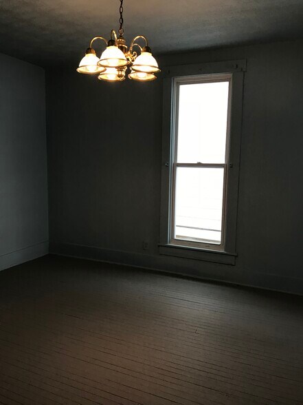 Building Photo - 211 S Western Ave