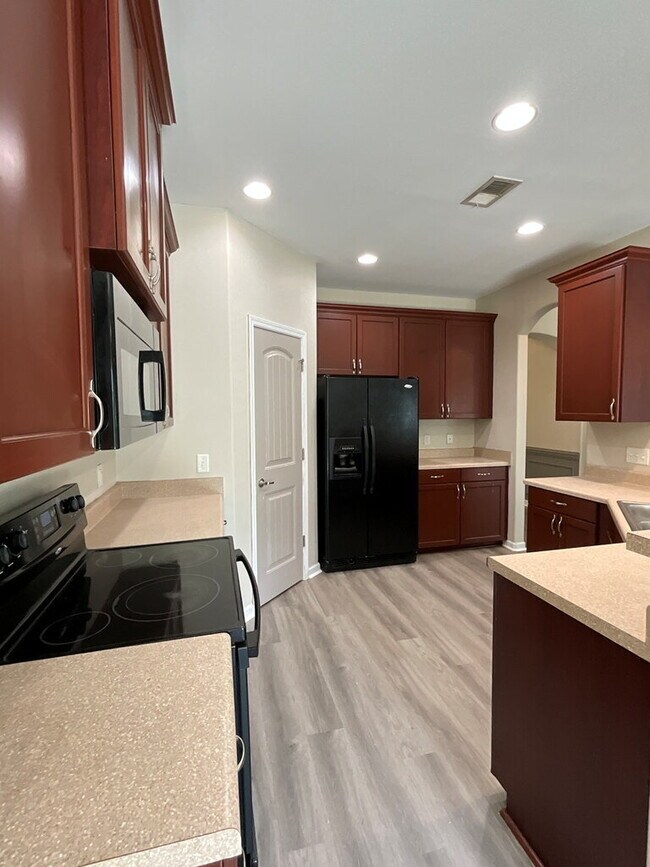 Building Photo - Great Amenities